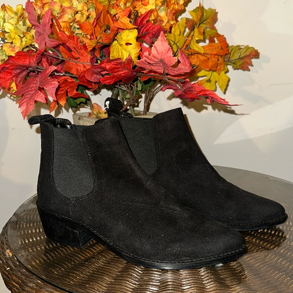 Report Suede Ankle Boot